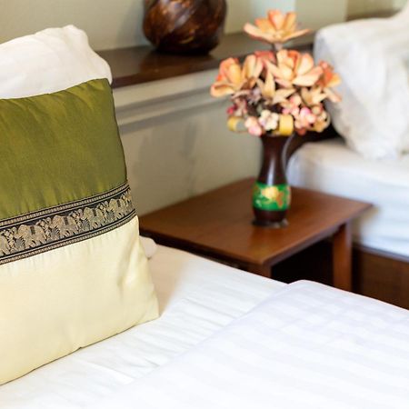 Huen Hug Chiang Mai Hotel Bagian luar foto