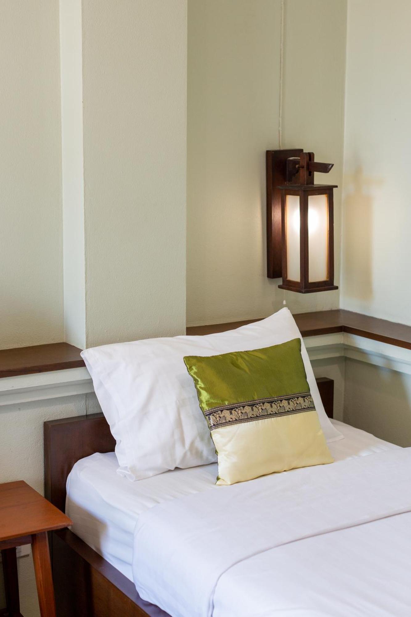 Huen Hug Chiang Mai Hotel Bagian luar foto