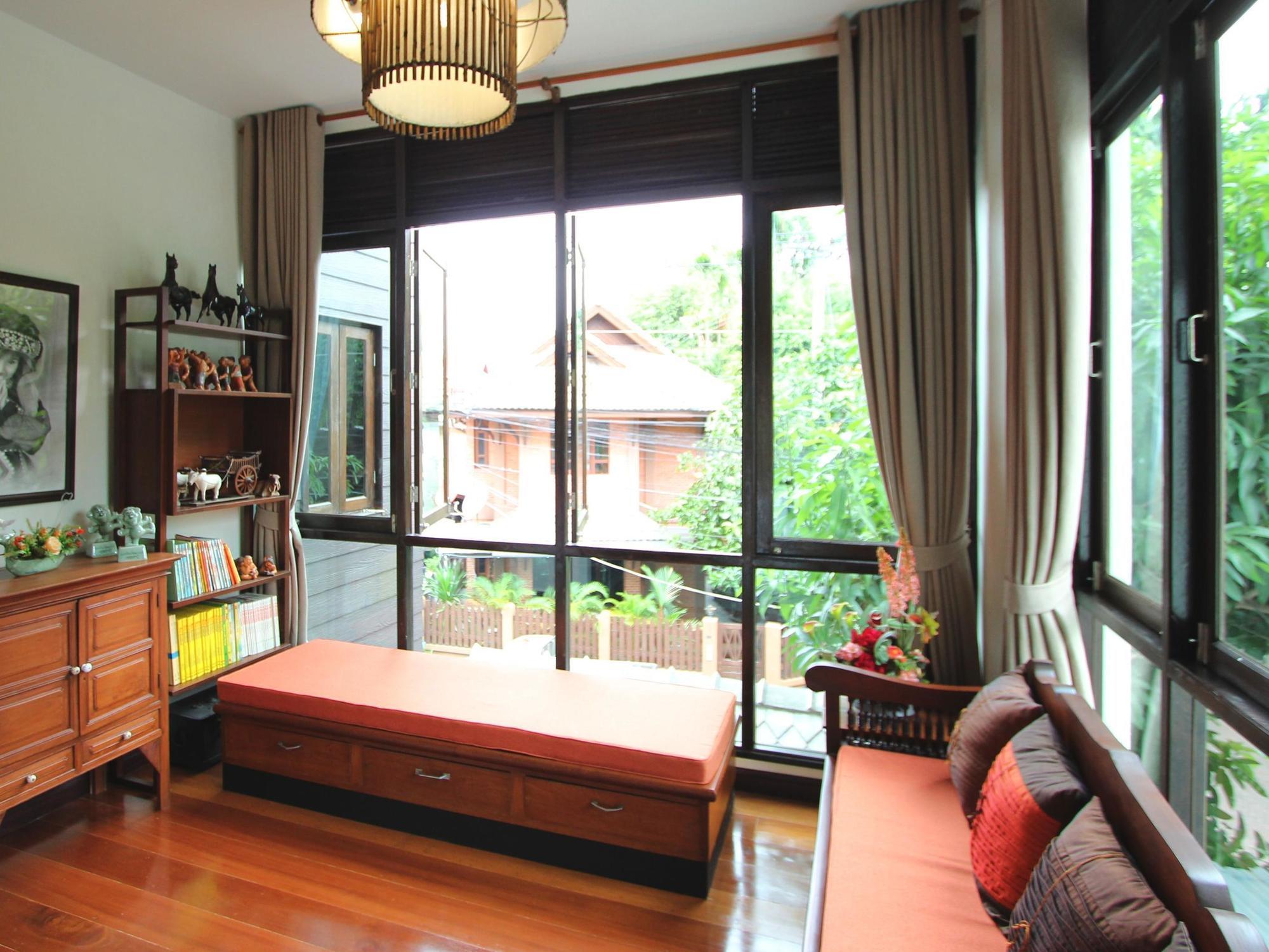 Huen Hug Chiang Mai Hotel Bagian luar foto